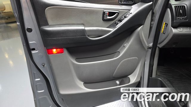 Hyundai Grand Starex Van 3-Seater Smart 2020 — фото 25