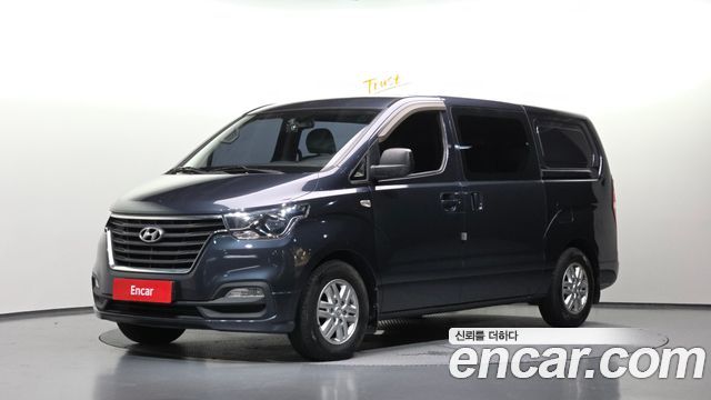 Hyundai Grand Starex Van 5-Seater Modern