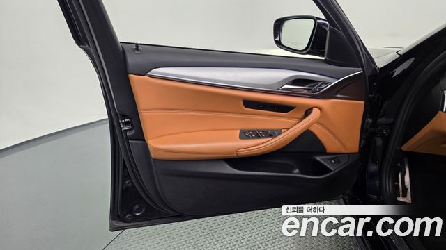 BMW 5 Series (G30) 520d M Sport package 2018 — фото 24