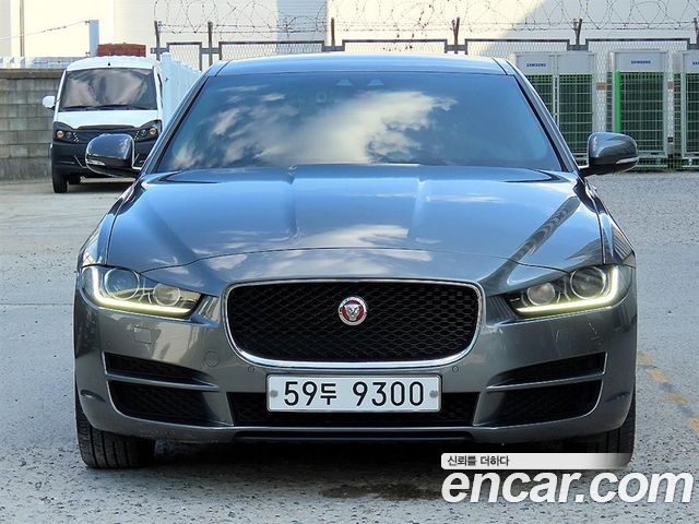 Jaguar XE 20d Portfolio AWD 2017 — фото 2