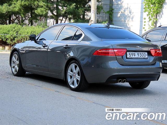 Jaguar XE 20d Portfolio AWD 2017 — фото 3