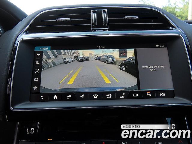 Jaguar XE 20d Portfolio AWD 2017 — фото 19