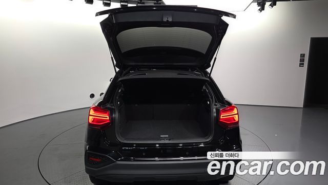 Audi Q2 35 TDI 2023 — фото 20