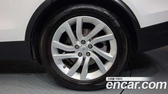 Land Rover Discovery 5 3.0 TD6 HSE 2017 — фото 21