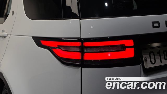 Land Rover Discovery 5 3.0 TD6 HSE 2017 — фото 23