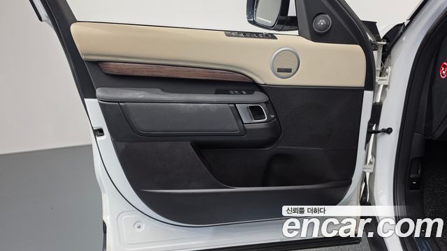 Land Rover Discovery 5 3.0 TD6 HSE 2017 — фото 24