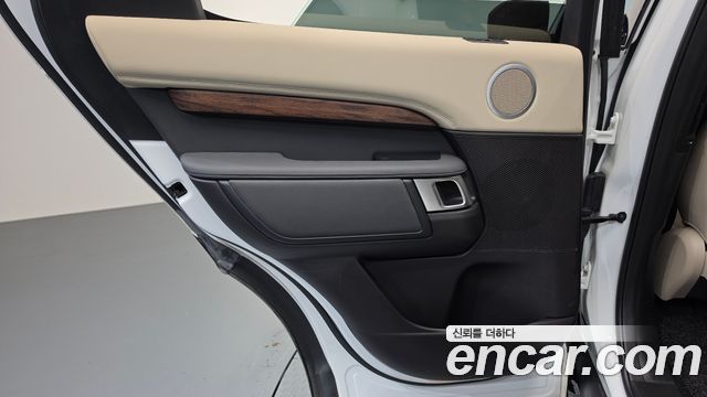 Land Rover Discovery 5 3.0 TD6 HSE 2017 — фото 25