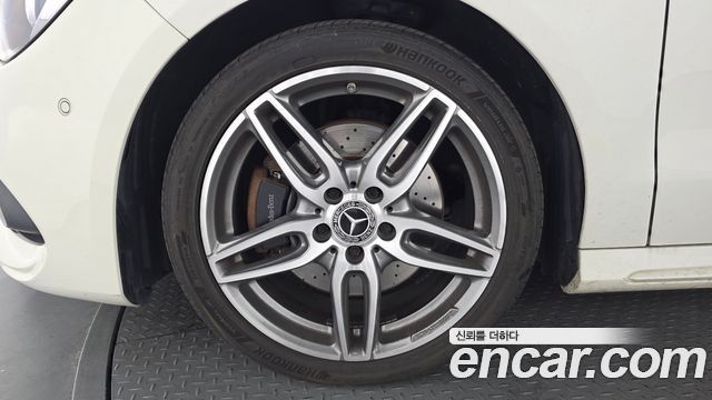 Mercedes-Benz CLA-Class (C117) CLA220 AMG Line 2018 — фото 5