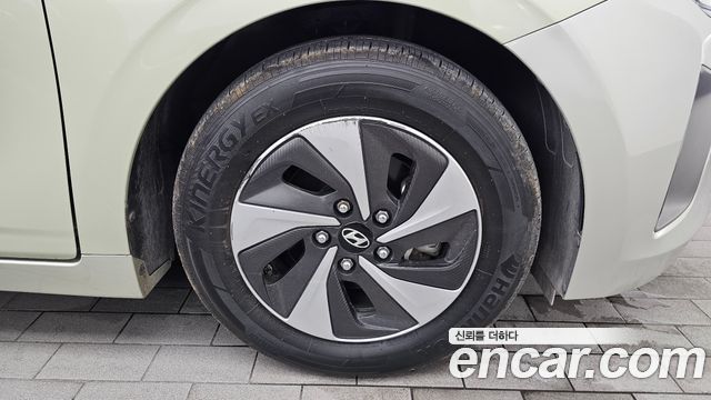 Hyundai Ioniq Hybrid N 2016 — фото 21