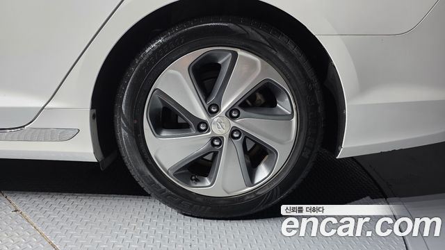 Hyundai Sonata Hybrid (LF) 2.0 HEV Modern Special 2017 — фото 21