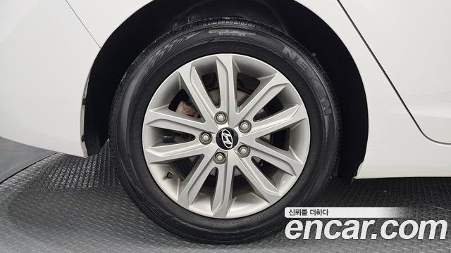 Hyundai Avante 1.6 VGT Smart Standard 2015 — фото 5