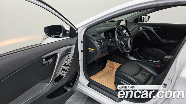 Hyundai Avante 1.6 VGT Smart Standard 2015 — фото 10