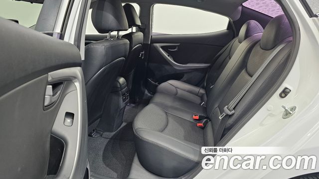 Hyundai Avante 1.6 VGT Smart Standard 2015 — фото 15