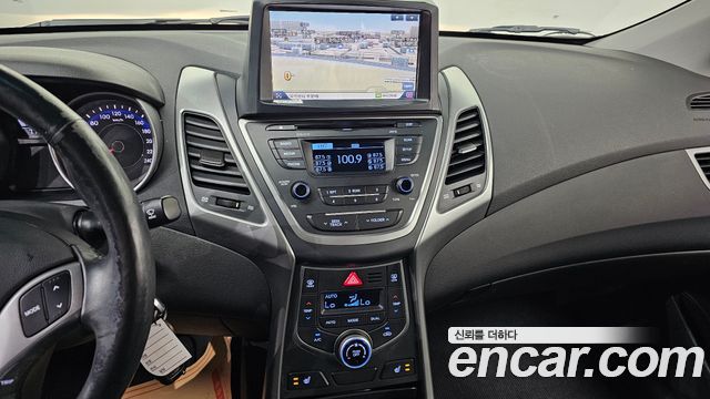 Hyundai Avante 1.6 VGT Smart Standard 2015 — фото 19