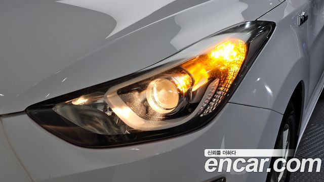 Hyundai Avante 1.6 VGT Smart Standard 2015 — фото 27