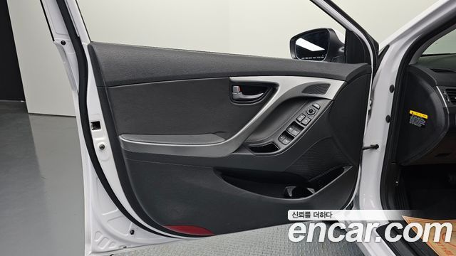 Hyundai Avante 1.6 VGT Smart Standard 2015 — фото 29