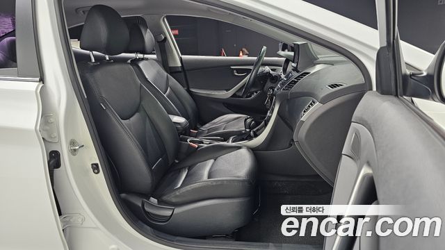 Hyundai Avante 1.6 VGT Smart Standard 2015 — фото 31