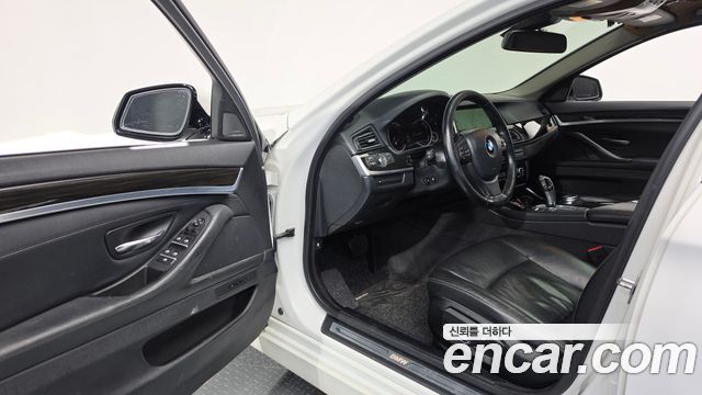 BMW 5 Series (F10) 520d Luxury 2014 — фото 10