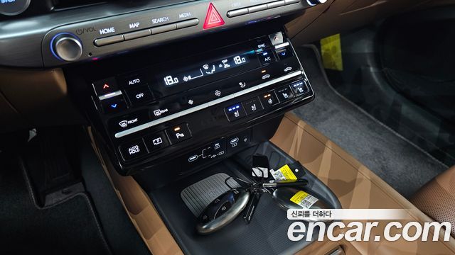 Hyundai Grandeur (GN7) 2,5 Gasoline 2WD Exclusive 2024 — фото 15