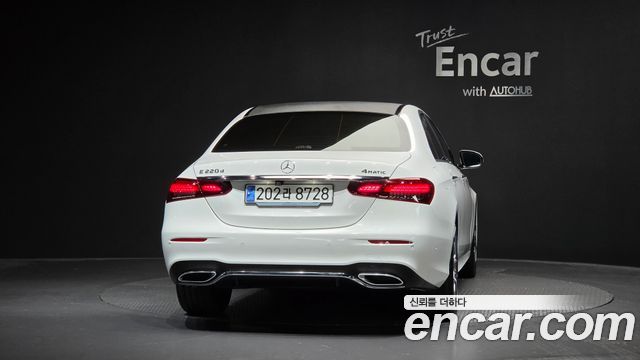 Mercedes-Benz E-Class (W213) E220d 4MATIC AMG Line 2023 — фото 4