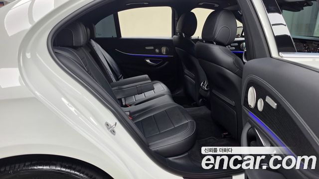 Mercedes-Benz E-Class (W213) E220d 4MATIC AMG Line 2023 — фото 11