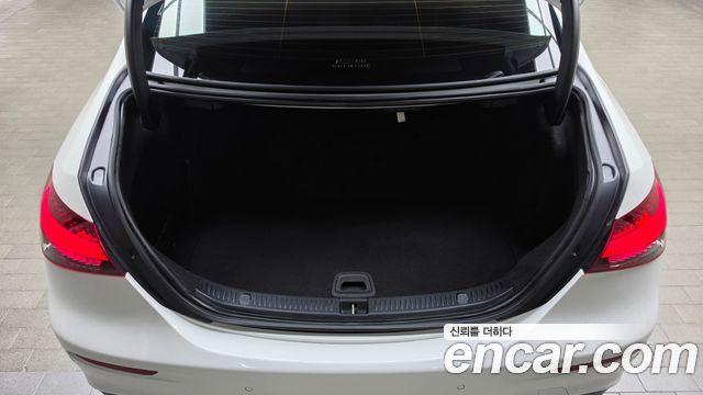 Mercedes-Benz E-Class (W213) E220d 4MATIC AMG Line 2023 — фото 20