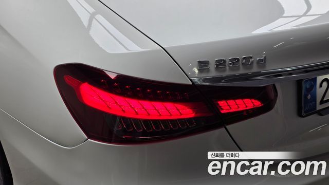 Mercedes-Benz E-Class (W213) E220d 4MATIC AMG Line 2023 — фото 23