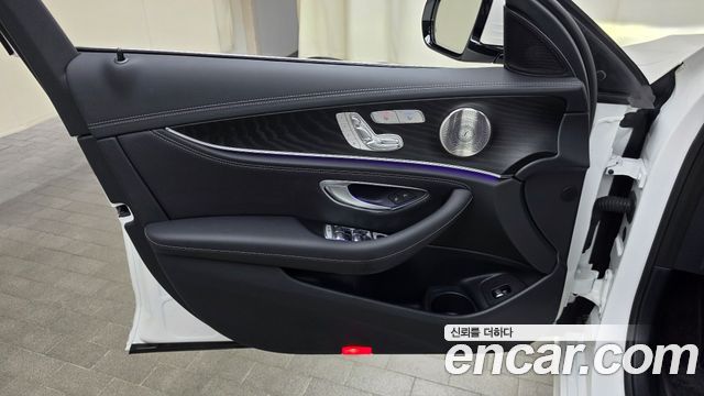 Mercedes-Benz E-Class (W213) E220d 4MATIC AMG Line 2023 — фото 24
