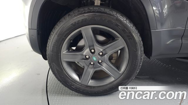 Land Rover Defender (L663) 110 D250 SE 2023 — фото 5