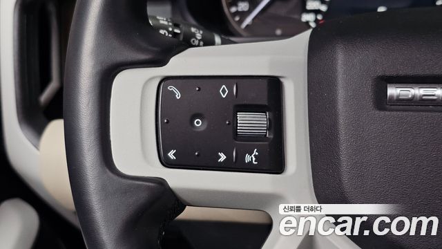 Land Rover Defender (L663) 110 D250 SE 2023 — фото 14
