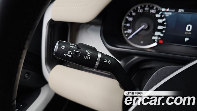 Land Rover Defender (L663) 110 D250 SE 2023 — фото 17