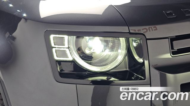 Land Rover Defender (L663) 110 D250 SE 2023 — фото 22