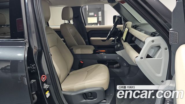 Land Rover Defender (L663) 110 D250 SE 2023 — фото 26