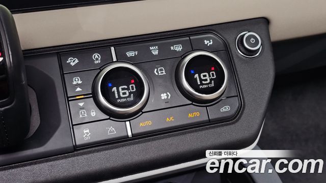 Land Rover Defender (L663) 110 D250 SE 2023 — фото 30