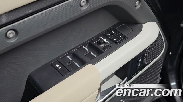 Land Rover Defender (L663) 110 D250 SE 2023 — фото 32