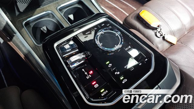 BMW 7 Series (G70) 750e xDrive M Sport 2023 — фото 9