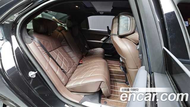 BMW 7 Series (G70) 750e xDrive M Sport 2023 — фото 11