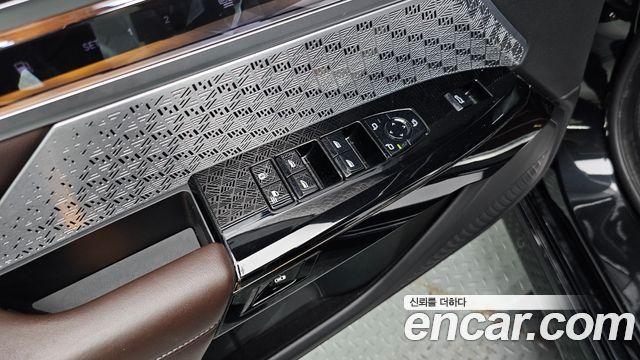BMW 7 Series (G70) 750e xDrive M Sport 2023 — фото 13
