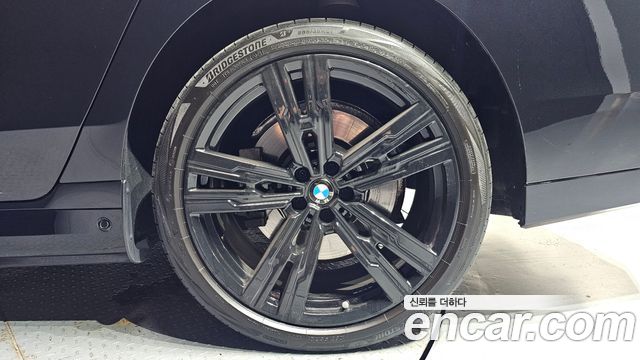 BMW 7 Series (G70) 750e xDrive M Sport 2023 — фото 21