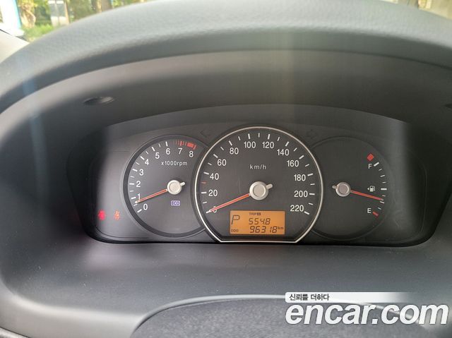 Kia Carens LPI 2.0 GX High-Deluxe 2013 — фото 8