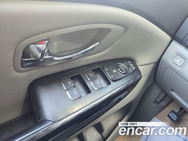 Kia Carnival 7-seater Limousine VIP 2016 — фото 8