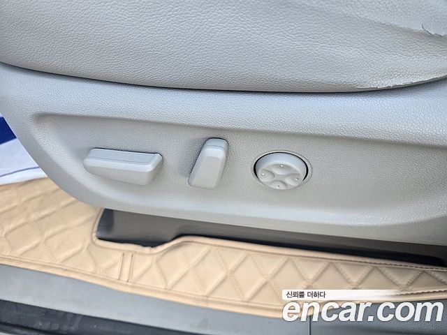 Kia Carnival 7-seater Limousine VIP 2016 — фото 19