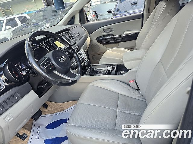 Kia Carnival 7-seater Limousine VIP 2016 — фото 20