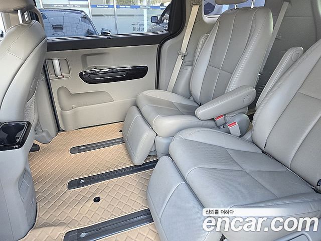 Kia Carnival 7-seater Limousine VIP 2016 — фото 21