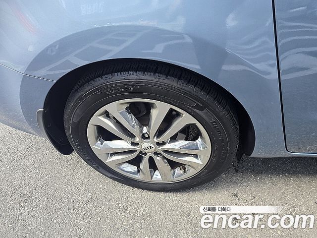 Kia Carnival 7-seater Limousine VIP 2016 — фото 24