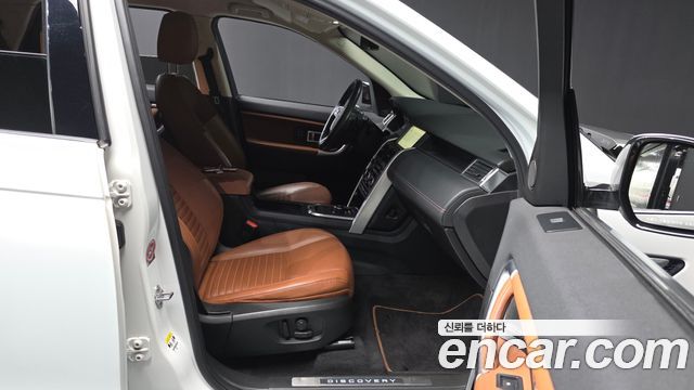 Land Rover Discovery Sport 2.0 TD4 HSE Luxury 2017 — фото 11