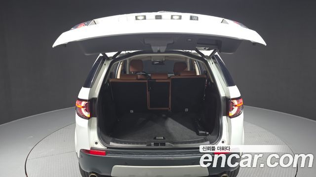 Land Rover Discovery Sport 2.0 TD4 HSE Luxury 2017 — фото 20