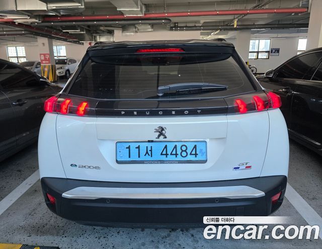 Peugeot e-2008 (II) EV GT 2021 — фото 3