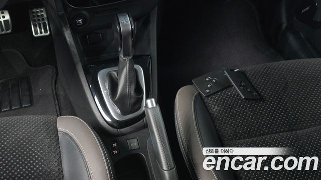 Renault Korea Clio Intens 2018 — фото 9