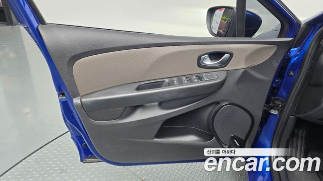 Renault Korea Clio Intens 2018 — фото 24